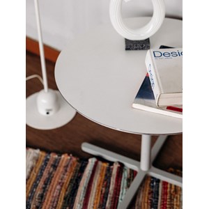 Liv, la table basse en aluminium n°139