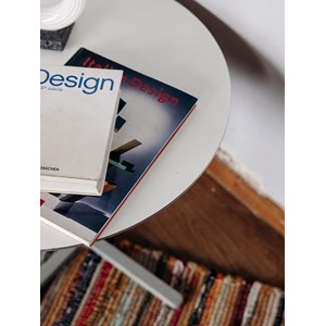 Liv, la table basse en aluminium n°139