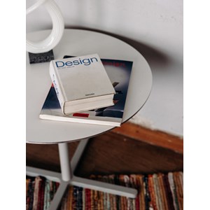 Liv, la table basse en aluminium n°139