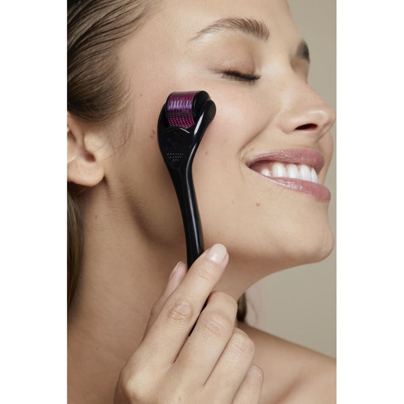 Derma roller a micro aiguilles