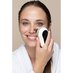 Mini aspirateur point noir format voyage