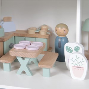 Cuisine et accessoires en bois pour maison de poupées