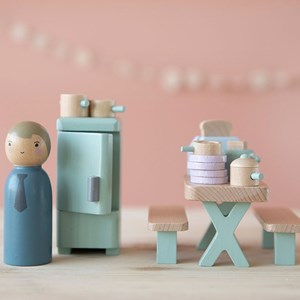 Cuisine et accessoires en bois pour maison de poupées
