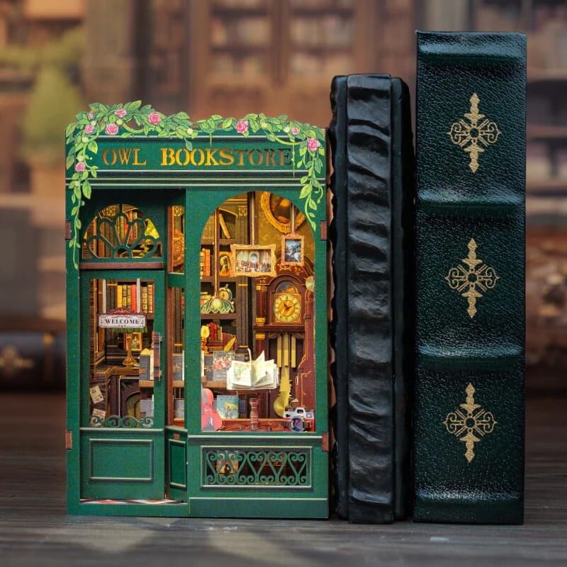 Owl bookstore - maquette booknook