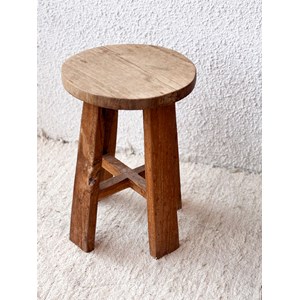 Regis, le tabouret en bois n°607