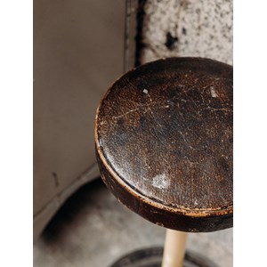 Pierre, le tabouret haut en cuir n°11