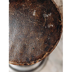 Pierre, le tabouret haut en cuir n°11