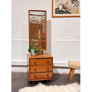 Louise, la coiffeuse en bois n°144