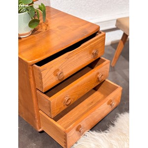 Louise, la coiffeuse en bois n°144