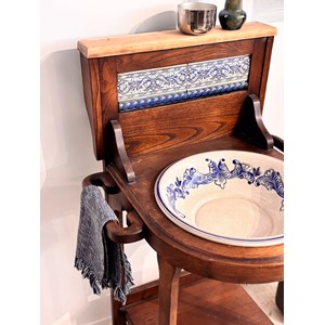 Louise, la coiffeuse en faïence n°145