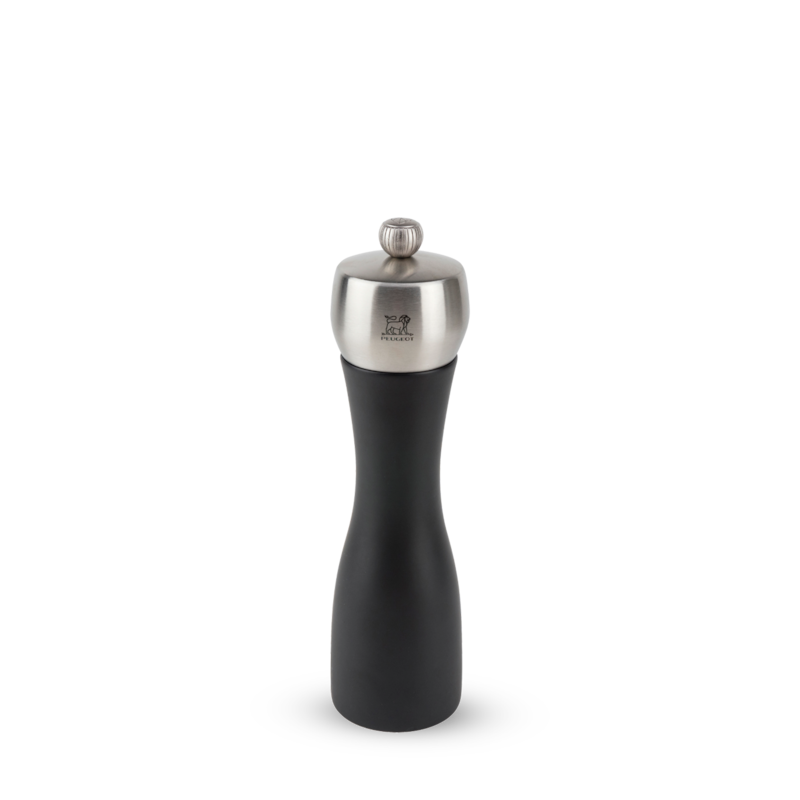 The Fidji manual pepper mill is characterised by a sleek and slender curved wooden body topped by a prominent, shiny stainless steel head. Fidji