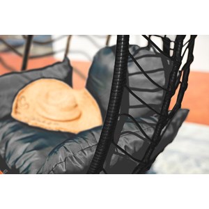 Lima fauteuil suspendu en résine effet rotin noir