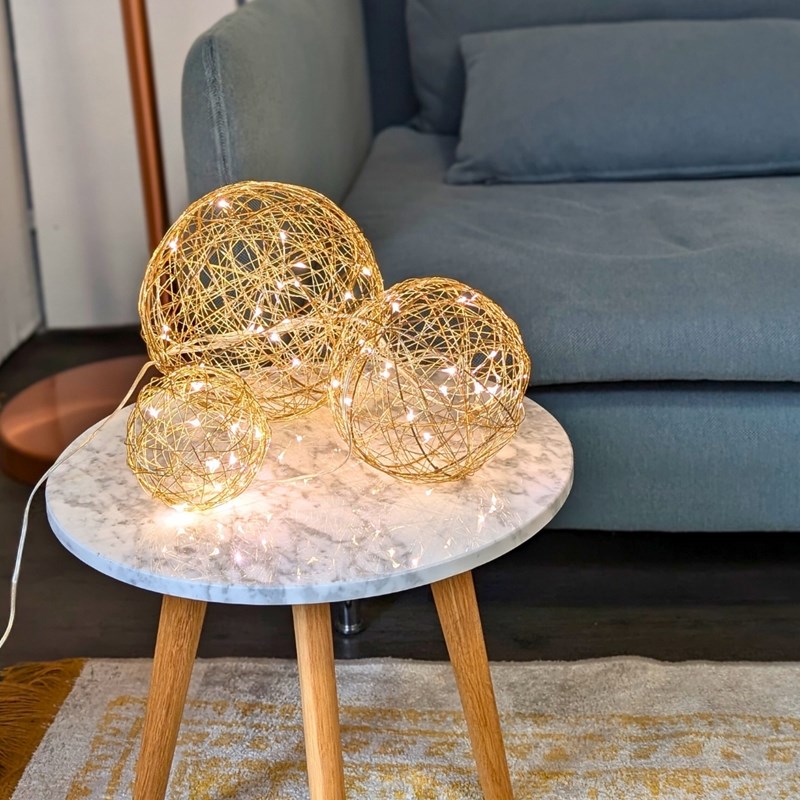 Lot de 3 boules en métal doré avec 45 micro led, déco lumineuse à poser