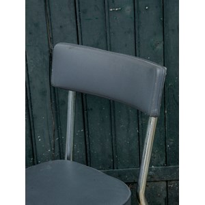 Chaise en acier et simili cuir n°704