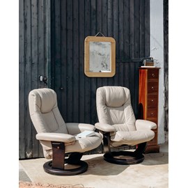 Paire de fauteuils en cuir n°506