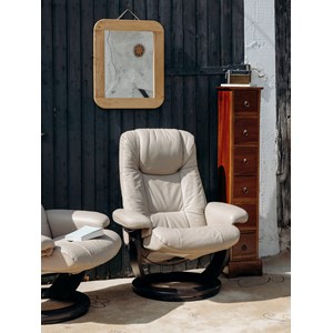 Paire de fauteuils en cuir n°506
