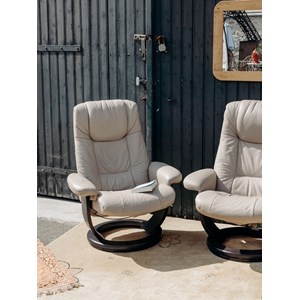Paire de fauteuils en cuir n°506