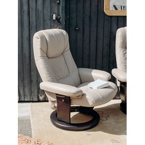 Paire de fauteuils en cuir n°506