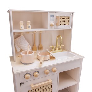 Cuisine en bois et rotin rose