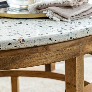 Table basse en bois et terrazzo