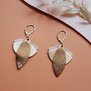 Boucles pendantes lotus champagne