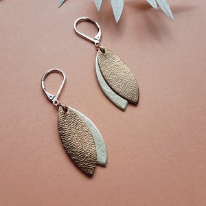 Boucles mini pétales champagne
