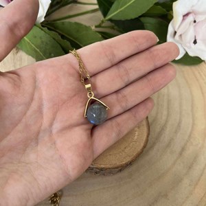 Collier élégance en pierre naturelle – labradorite