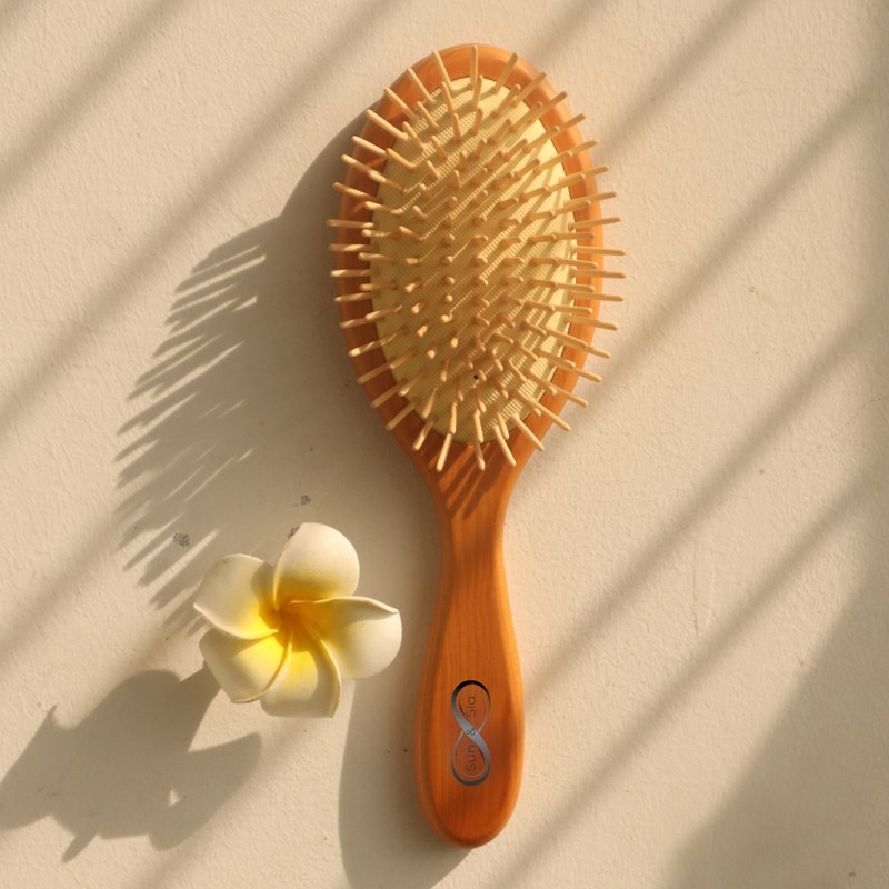 Brosse à cheveux en bois effet massant