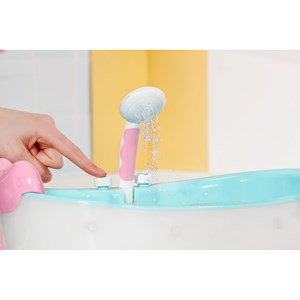 Baby born bath baignoire