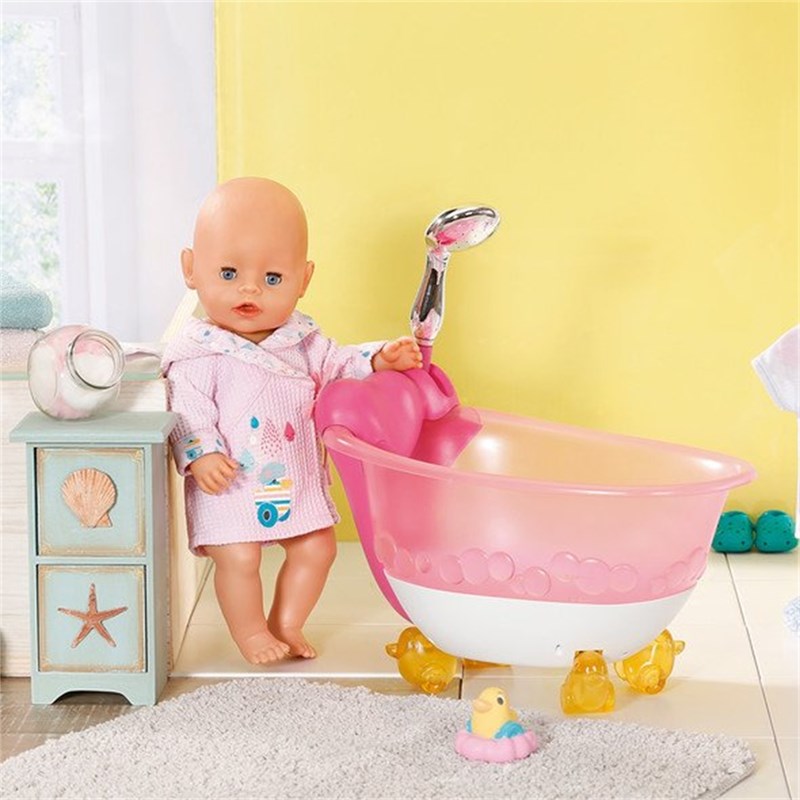 Baby born bath baignoire
