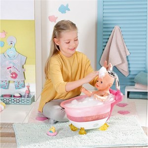 Baby born bath baignoire