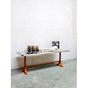 Table basse orange en métal n°414