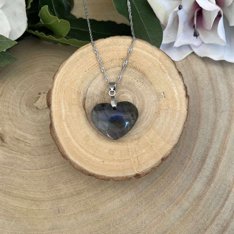 Pendentif cœur en labradorite naturelle