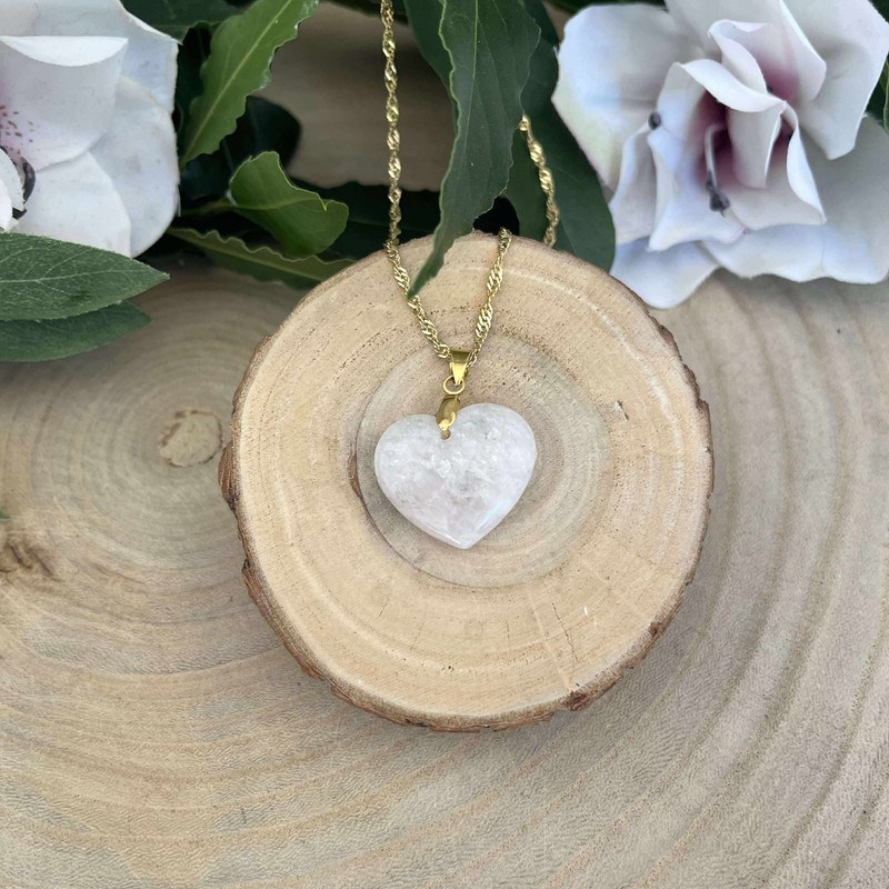 Collier pendentif cœur en pierre de lune bleutée