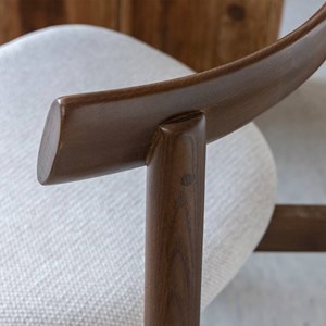 Chaise en bois de frêne foncé