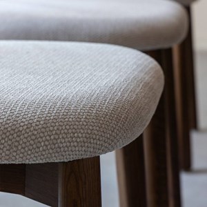 Chaise en bois de frêne foncé