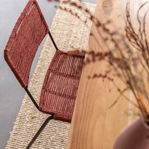 Chaise en métal et jute rouge emilia
