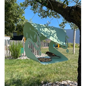 La maison des oiseaux - abri et mangeoire design en métal à suspendre