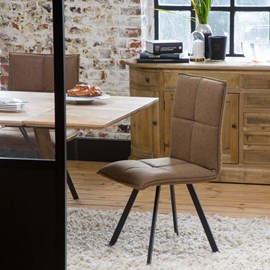 Chaise en polyester pieds compas