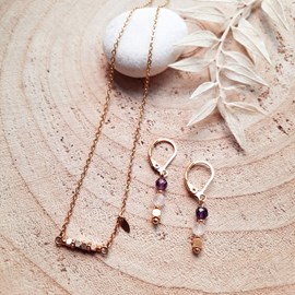 Coffret bijou solaire – duo boucles en pierres naturelles et bracelet doré