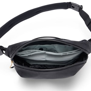Peak design outdoor sling 2l black bas-2-bk-1