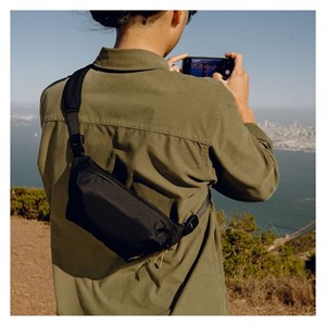 Peak design outdoor sling 2l black bas-2-bk-1