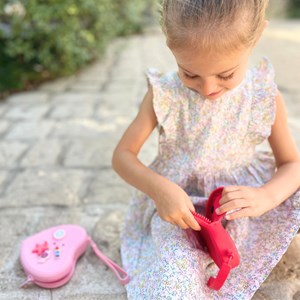 Pochette coeur rouge avec 3 charms
