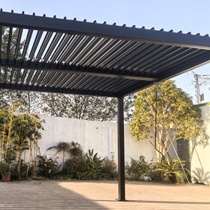 Naxos pergola bioclimatique 4x3m structure et lames en aluminium gris anthracite