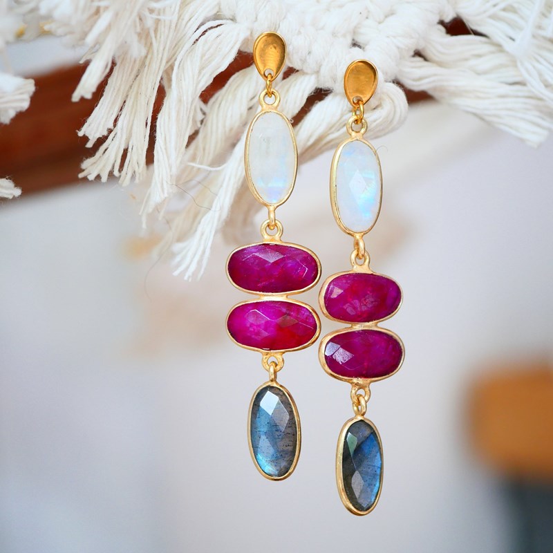 Ginandger - Boucles d’oreilles ratri en pierre de lune, rubis indien & labradorite