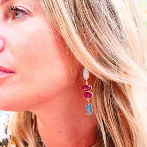 Boucles d’oreilles ratri en pierre de lune, rubis indien & labradorite