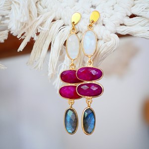 Boucles d’oreilles ratri en pierre de lune, rubis indien & labradorite