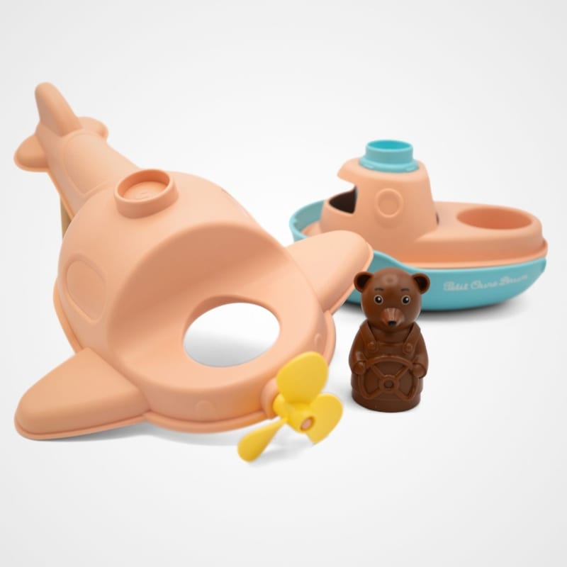 Jouet de bain made in france en matière recyclée hydravion de petit ours brun (Le Jouet Simple) - Image 2