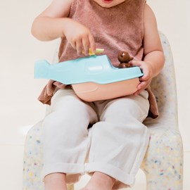 Jouet de bain made in france en matière recyclée hélicoptère de petit ours brun