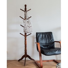 Max, le porte-manteaux en bois n°174